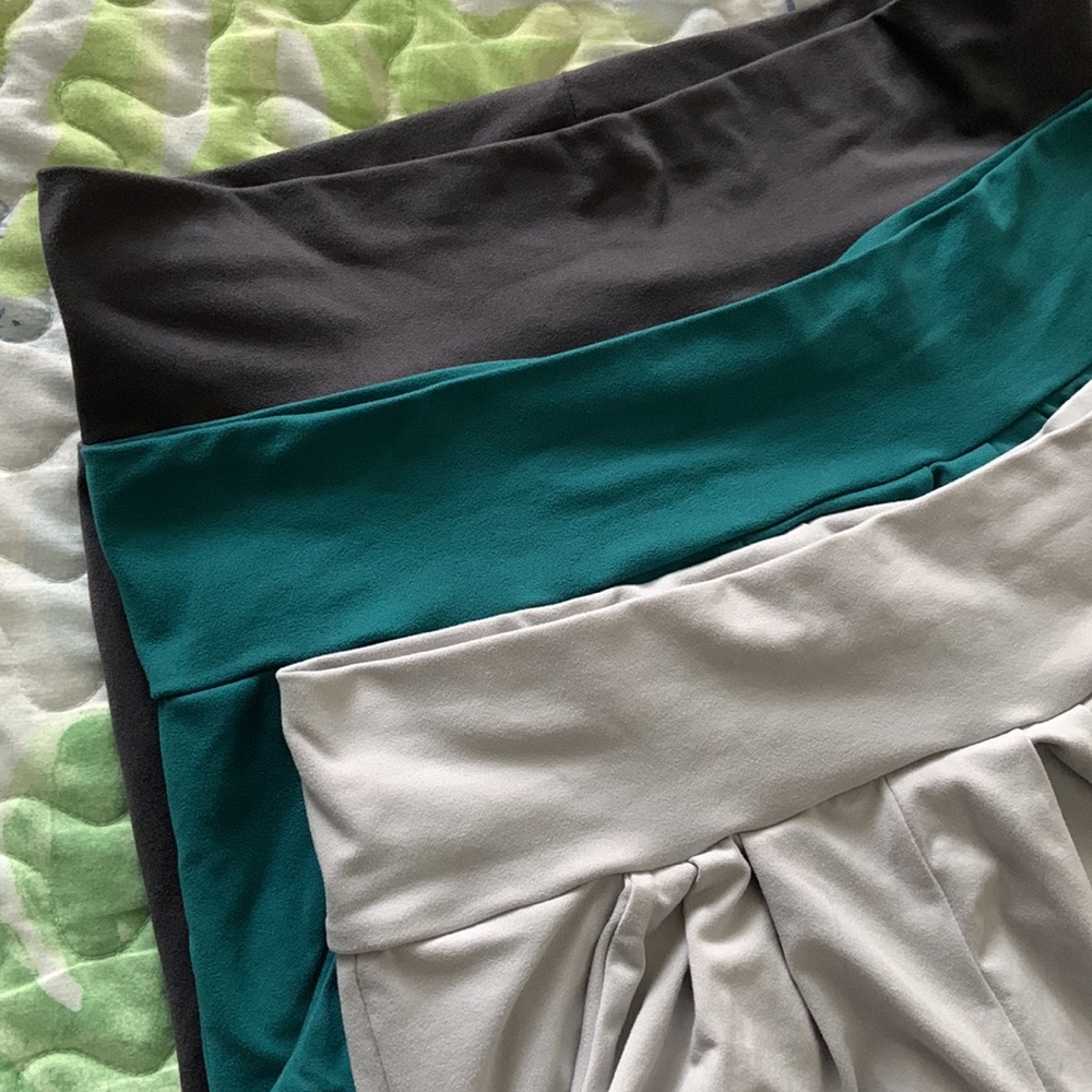 High waisted stretchy harem shorts lot